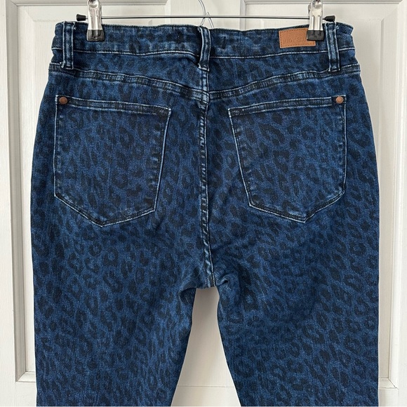 JUDY BLUE Jeans Mid-Rise Leopard Cheetah Print Skinny Raw Hem Blue Size 13/31 - Picture 6 of 15